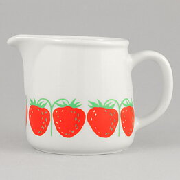 Raija Uosikkinen (Pomona 1962) Creamer with Strawberries Decor 11/7 cm