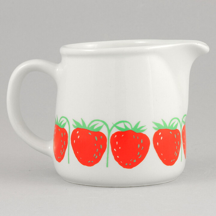 Raija Uosikkinen (Pomona 1962) Creamer with Strawberries Decor 11/7 cm