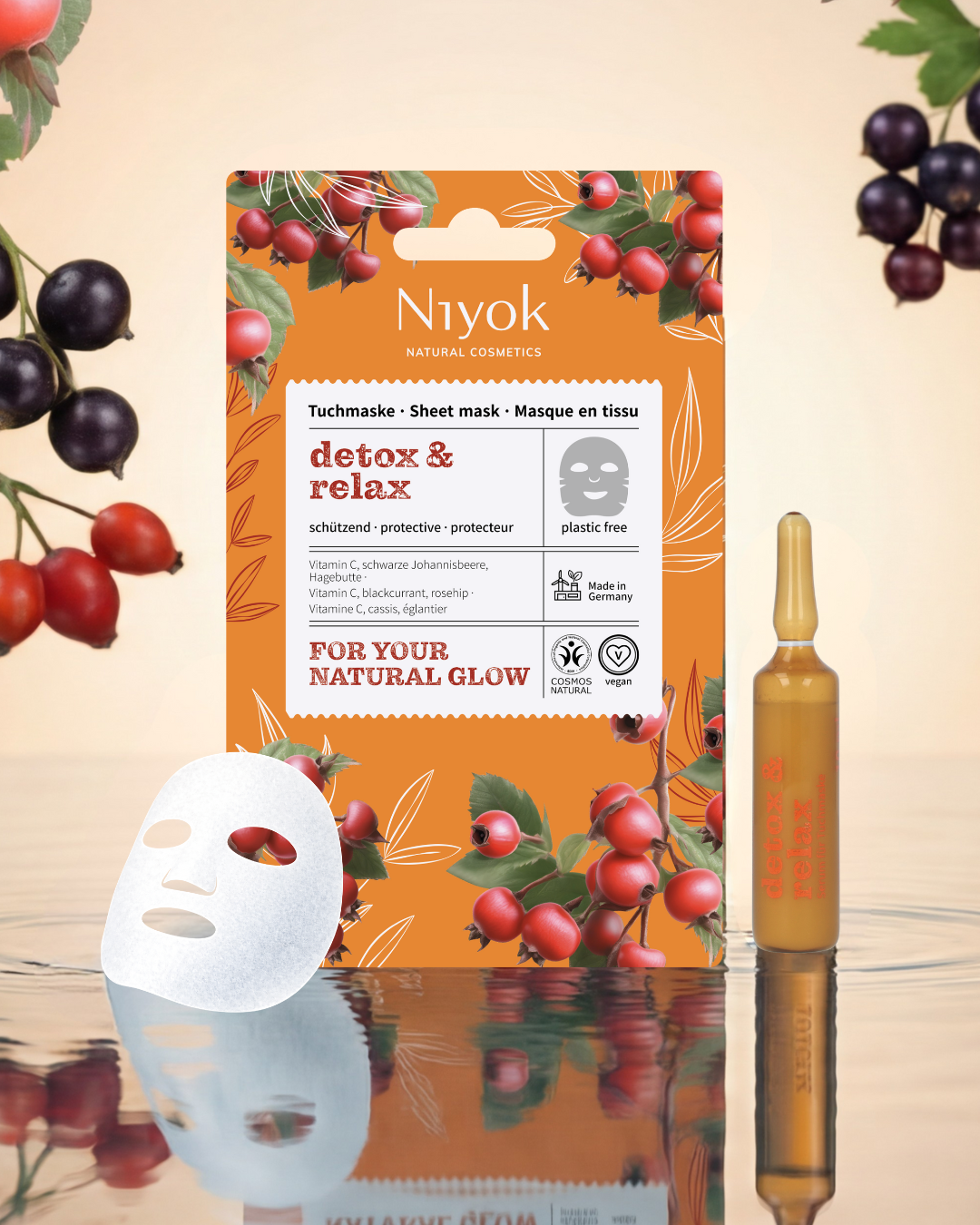 Nypon och svarta vinbär på en vattenspegel med Niyok Protective Sheet Mask - Detox & Relax