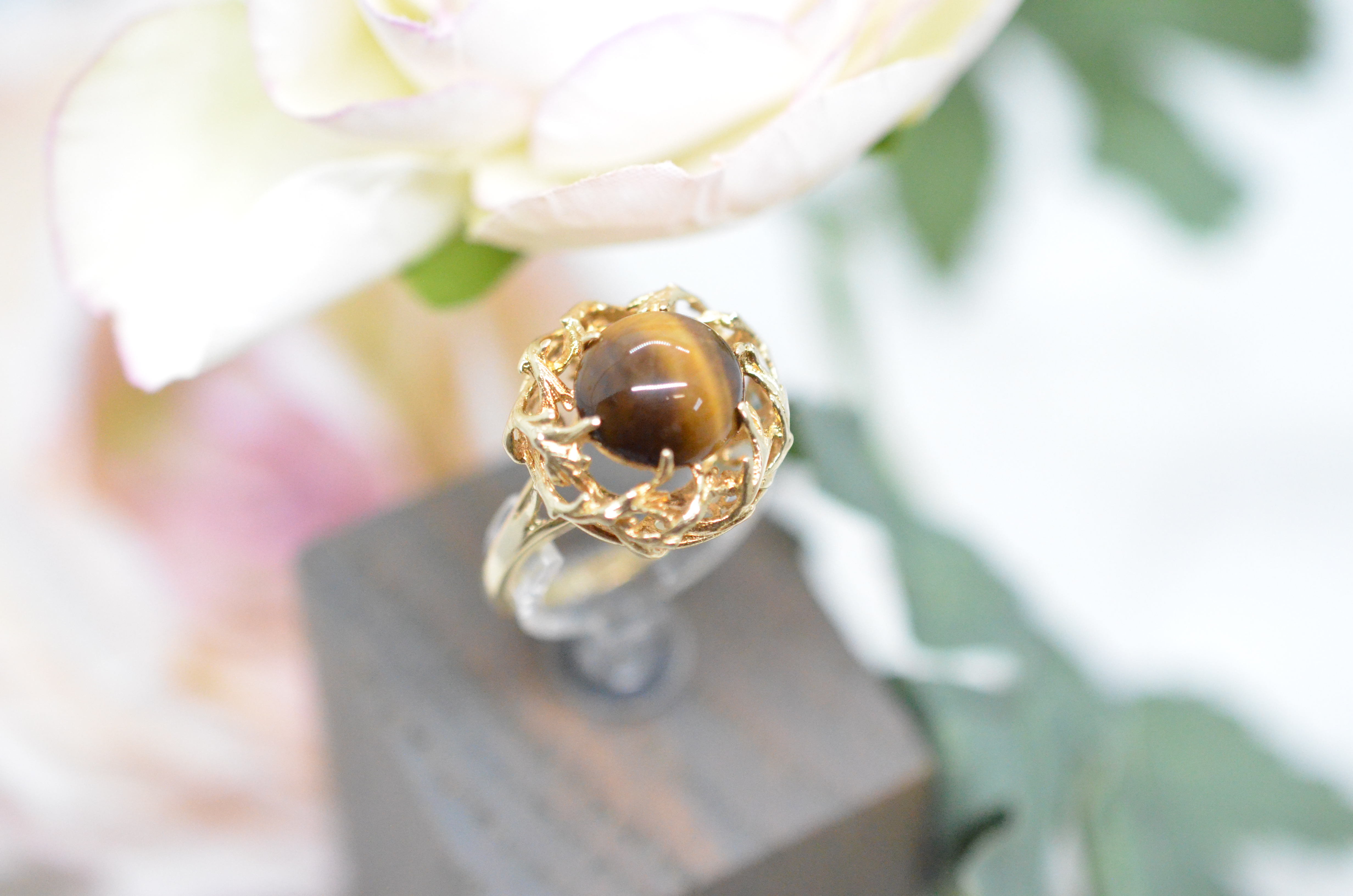 Second Hand ring with tiger eye