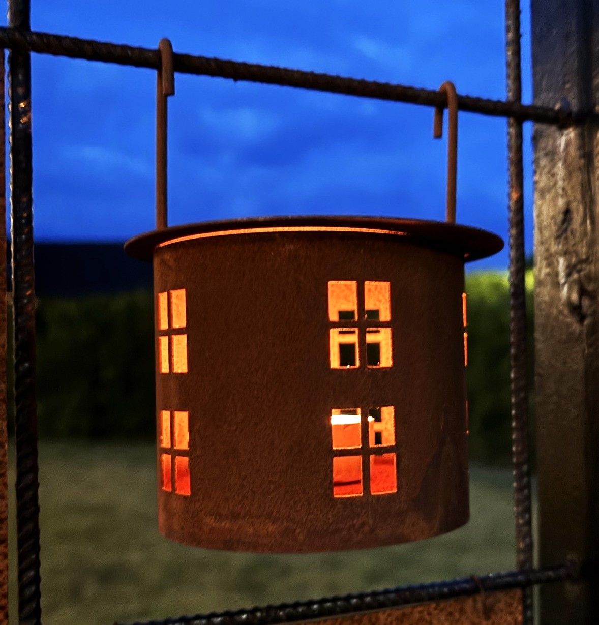 House - Lantern for tea lights for reinforcement mesh