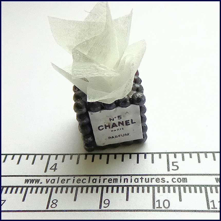 Box för näsdukar - svart-från Valerie Claire Miniatures