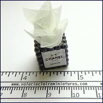 Box för näsdukar - svart-från Valerie Claire Miniatures