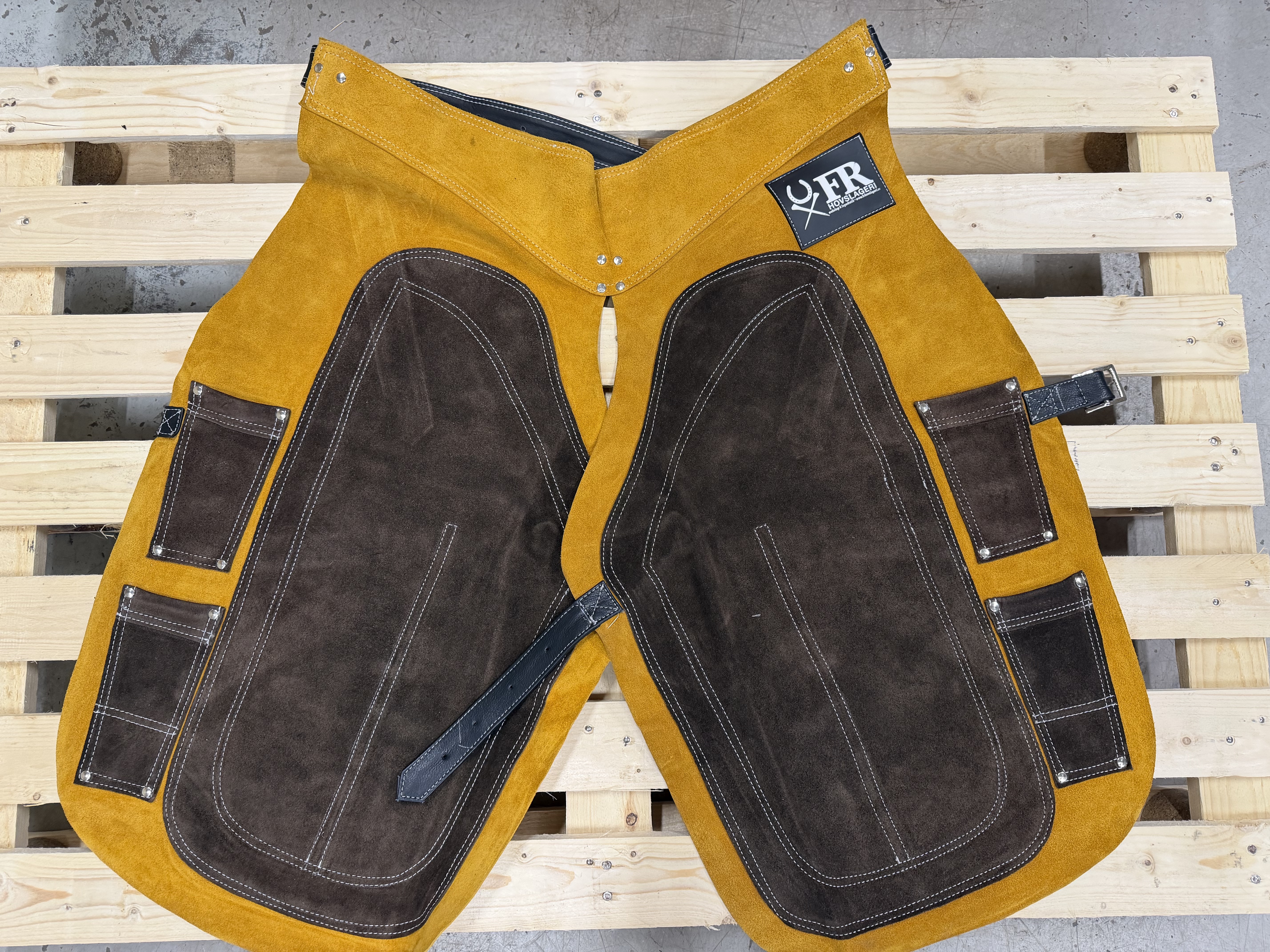 HOVSLAGARFÖRKLÄDE FR TOOL EDITION MODELL SUEDE GUL/BRUN