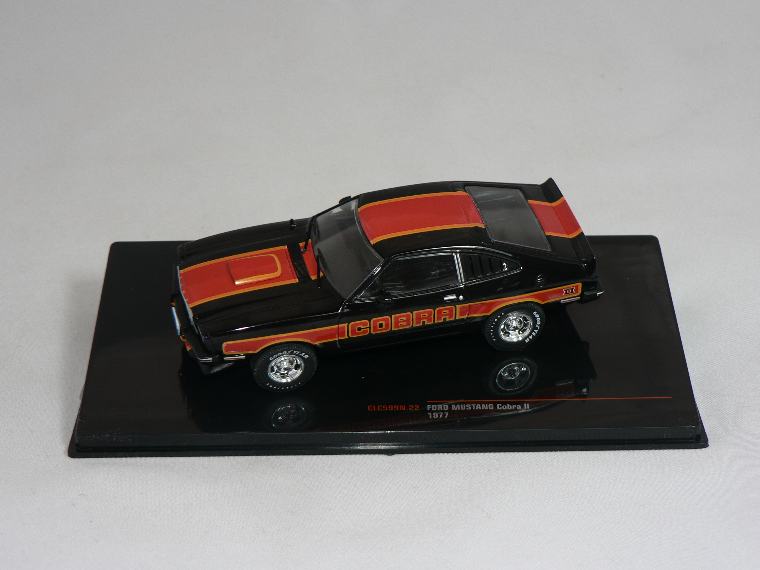 Ford Mustang   Cobra  II 1977   1:43  Ixo - 3