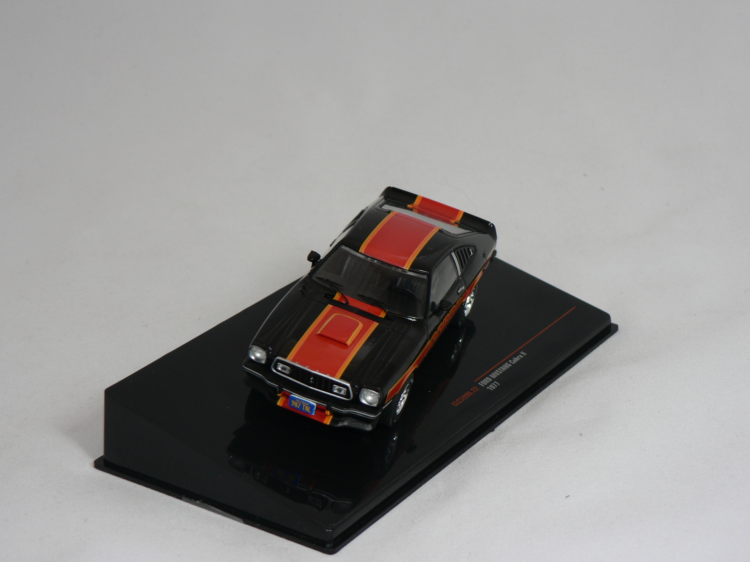 Ford Mustang   Cobra  II 1977   1:43  Ixo