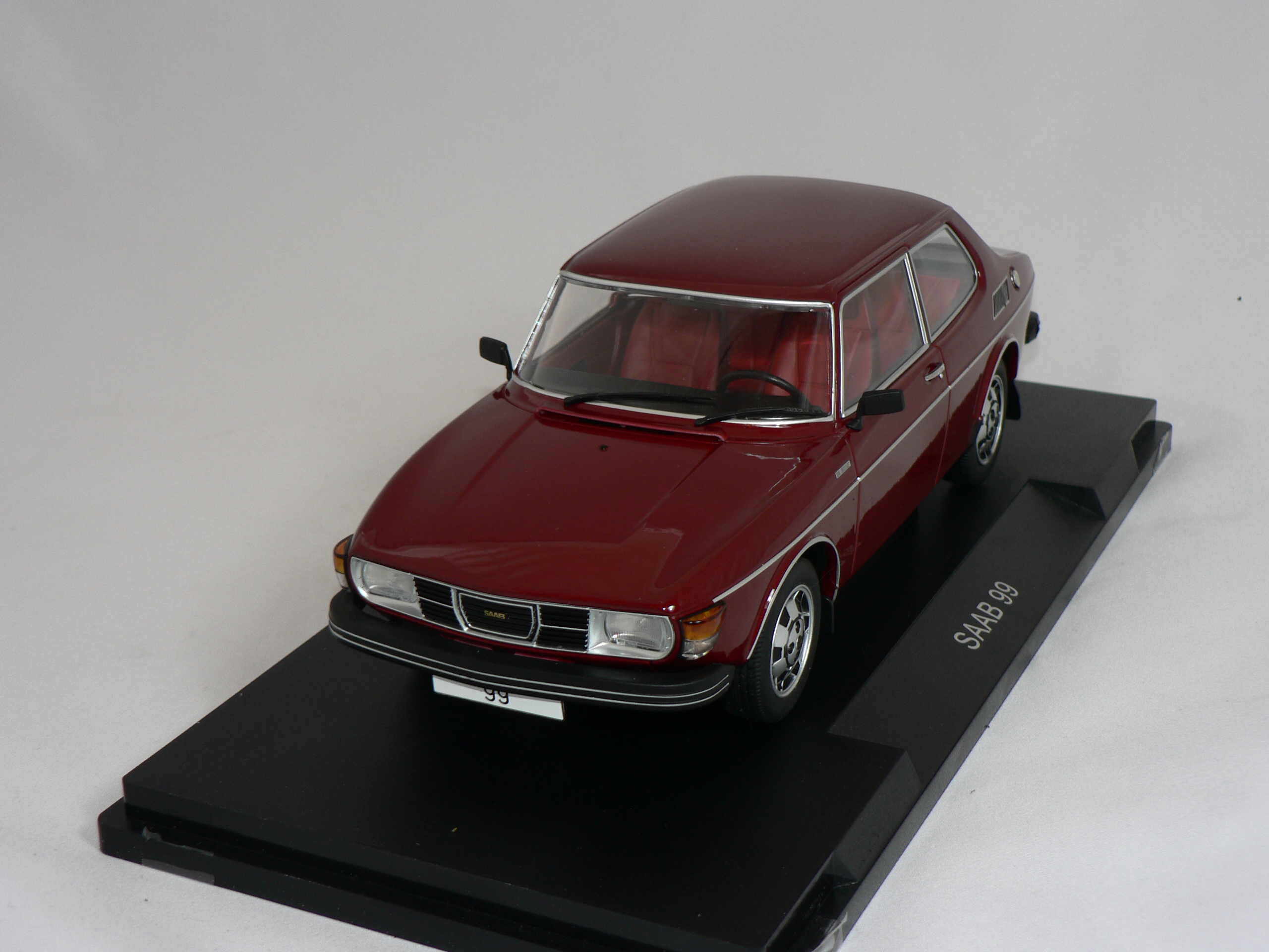 Saab  99  EMS   1977  1:18  MCG