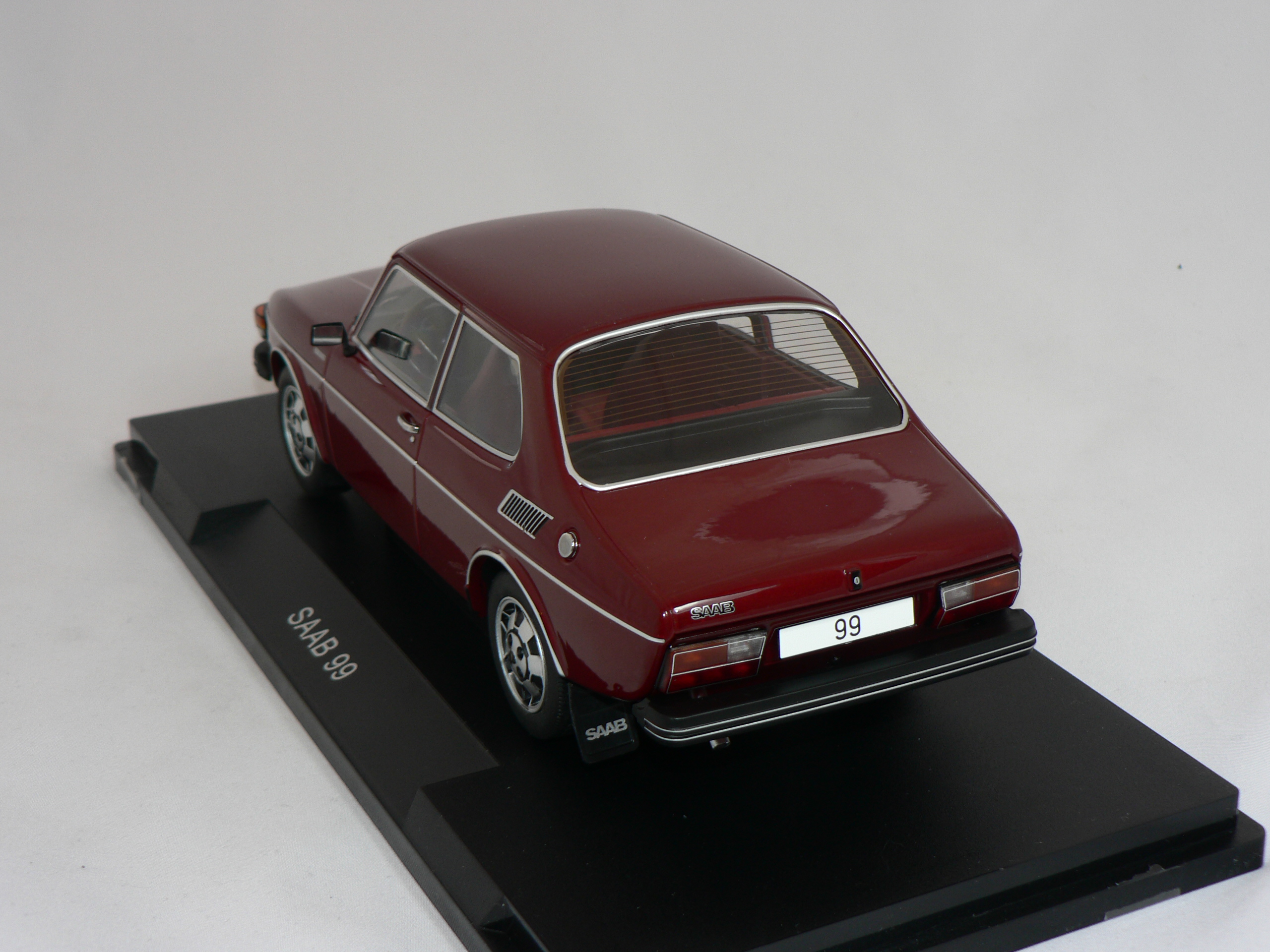 Saab  99  EMS   1977  1:18  MCG - 2