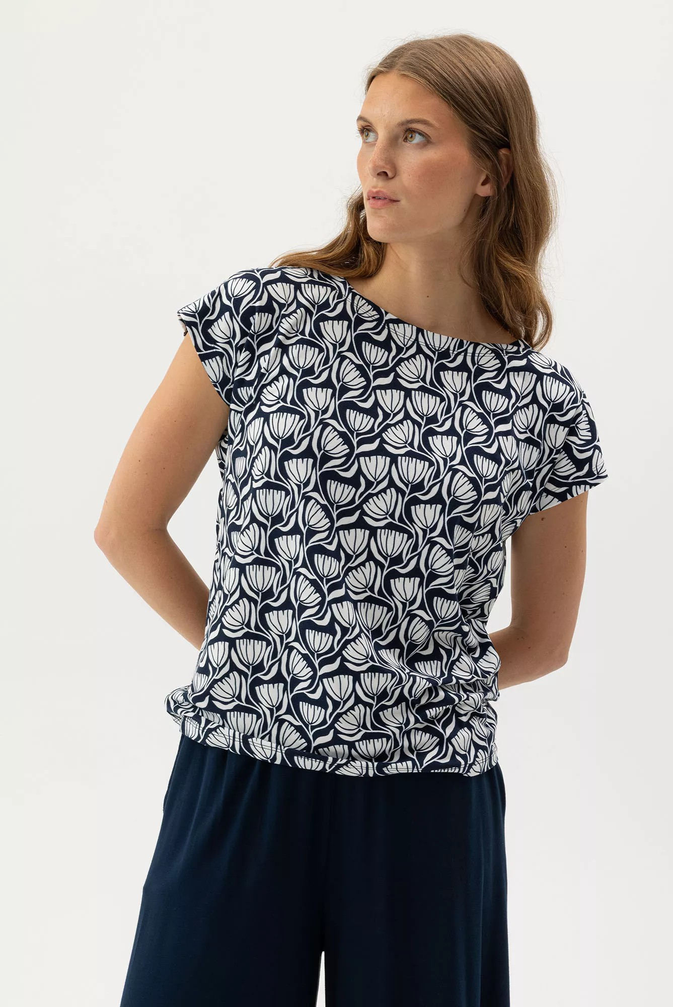 Ellen Capsleeve - Navy Pattern - Holebrook