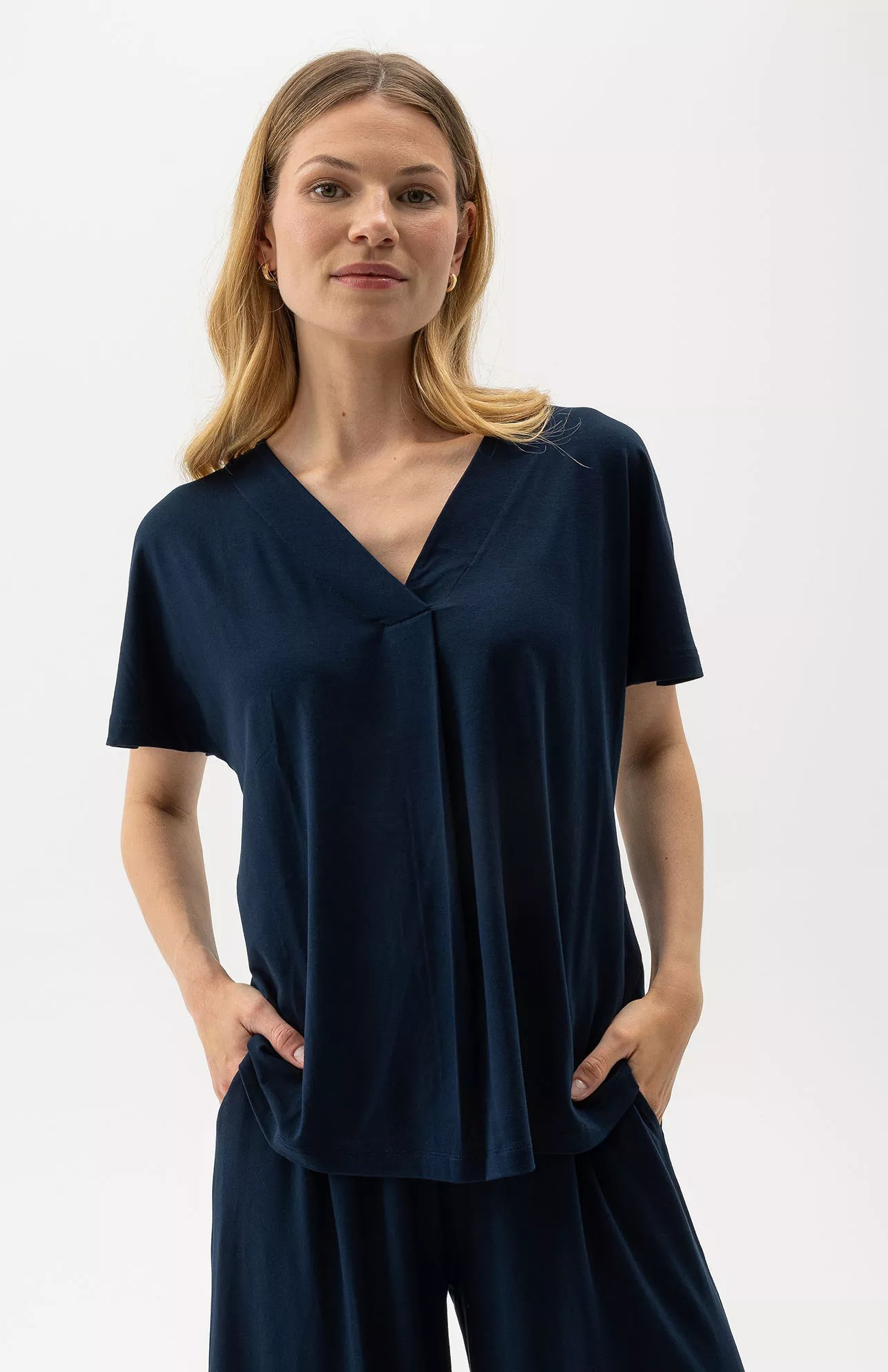 Ellen V-neck Top - Navy - Holebrook