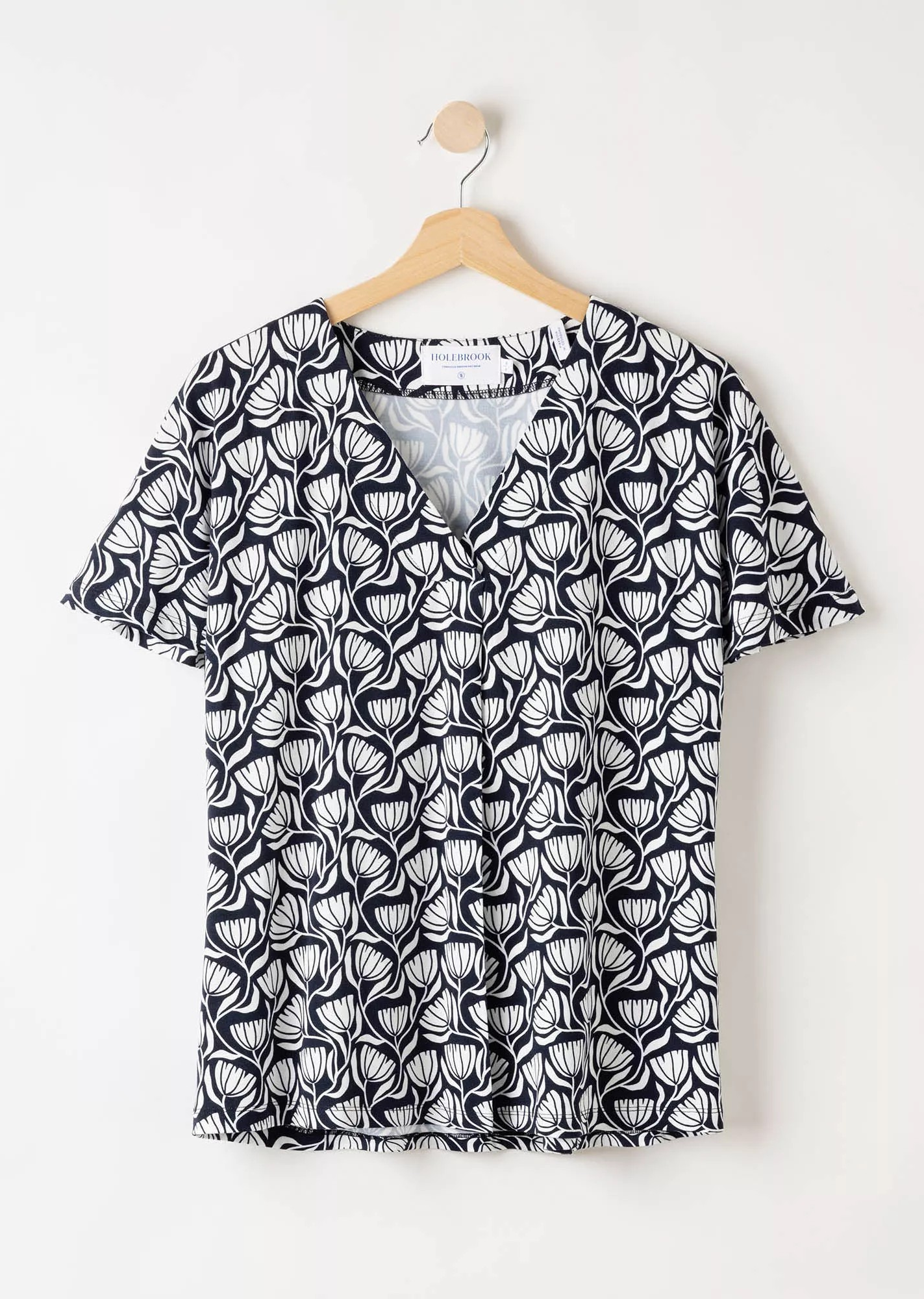 Ellen V-neck Top - Navy Pattern - Holebrook - 3