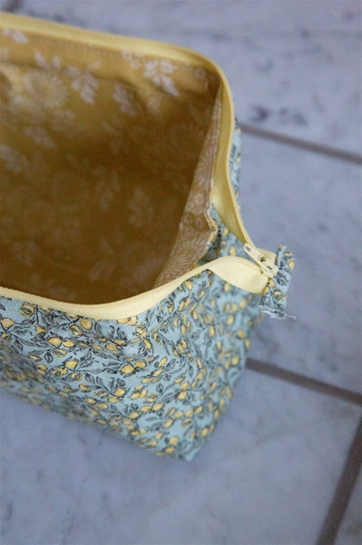 Toiletry Bag  - LEMON Dusty Green - Large