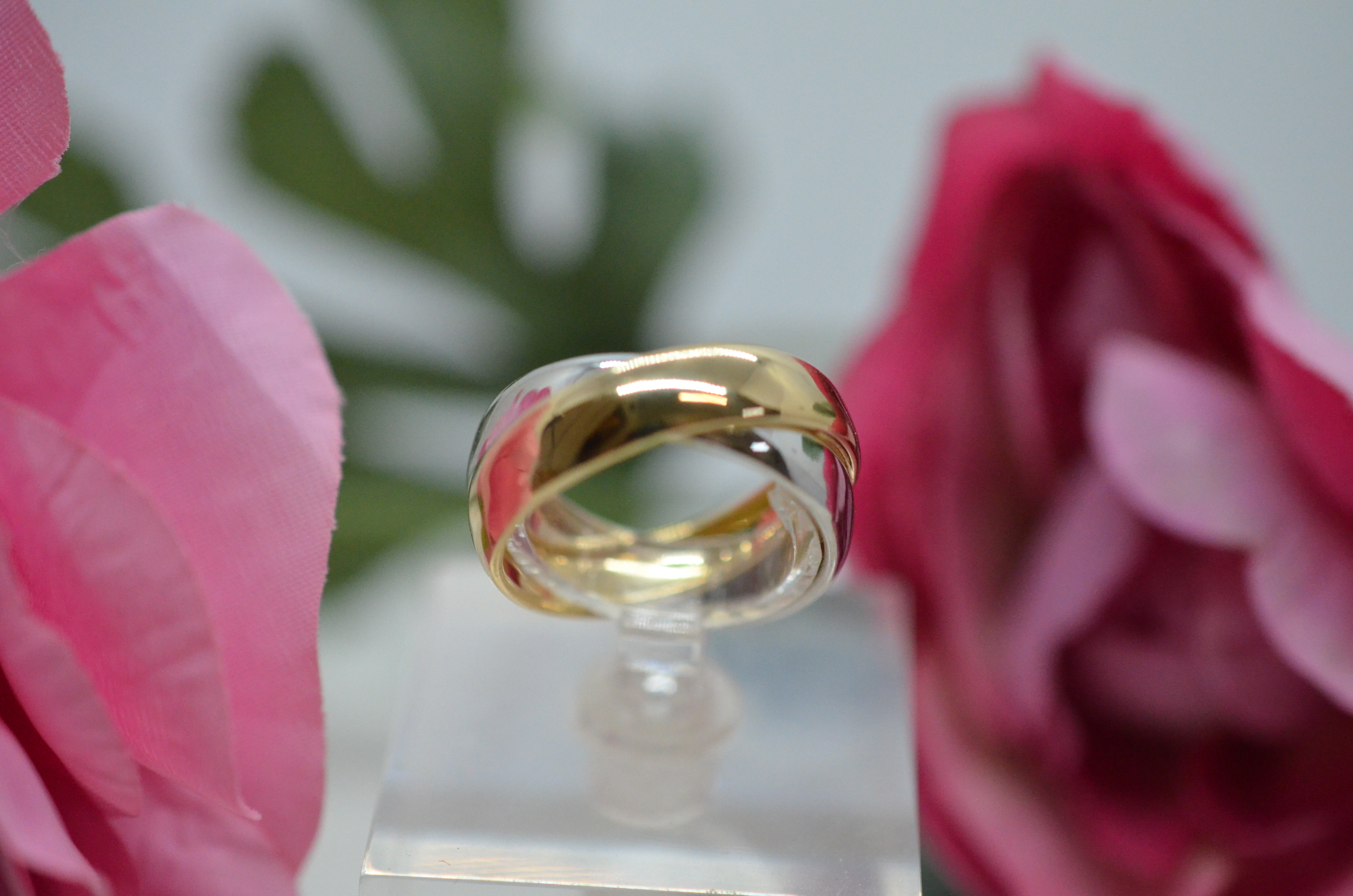Second hand 18k ring in two-tone gold