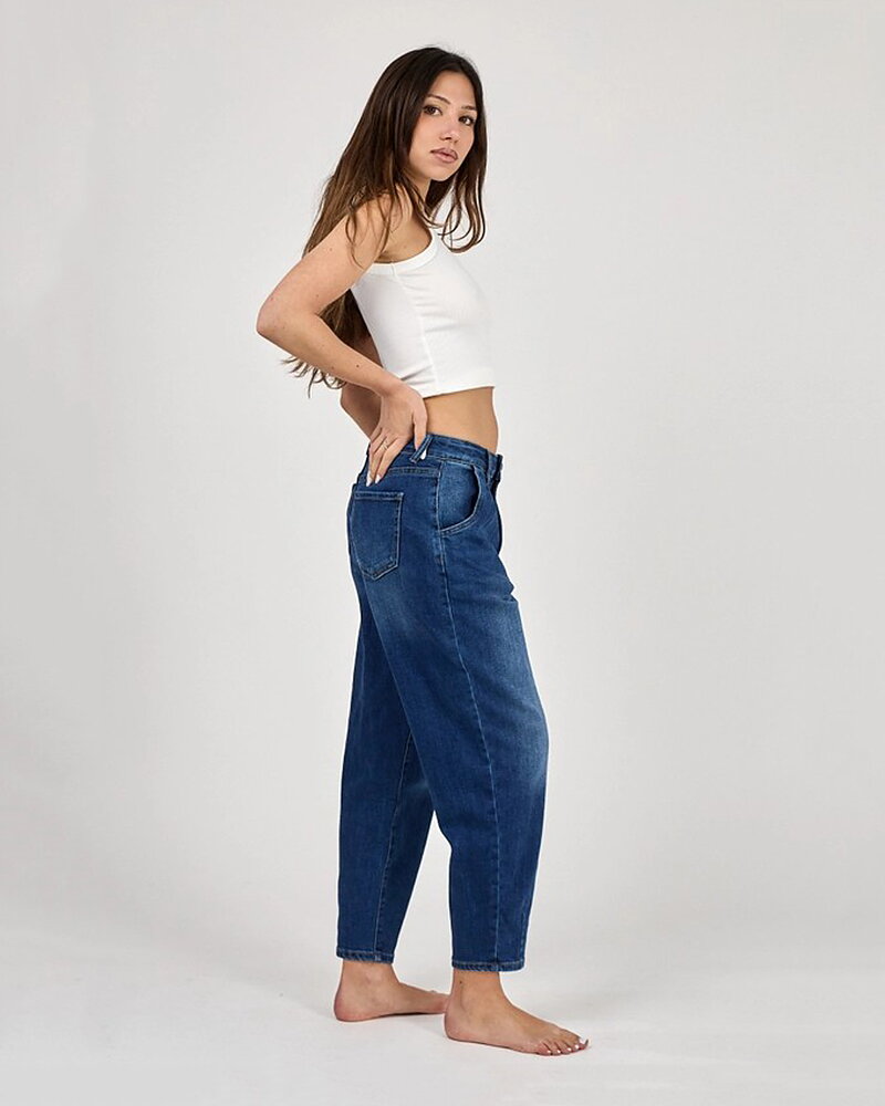 Barreljeans Talyssa kort mellanblå denim