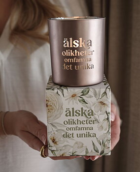 Maja Lykta 9 x 10 cm - Älska olikheter