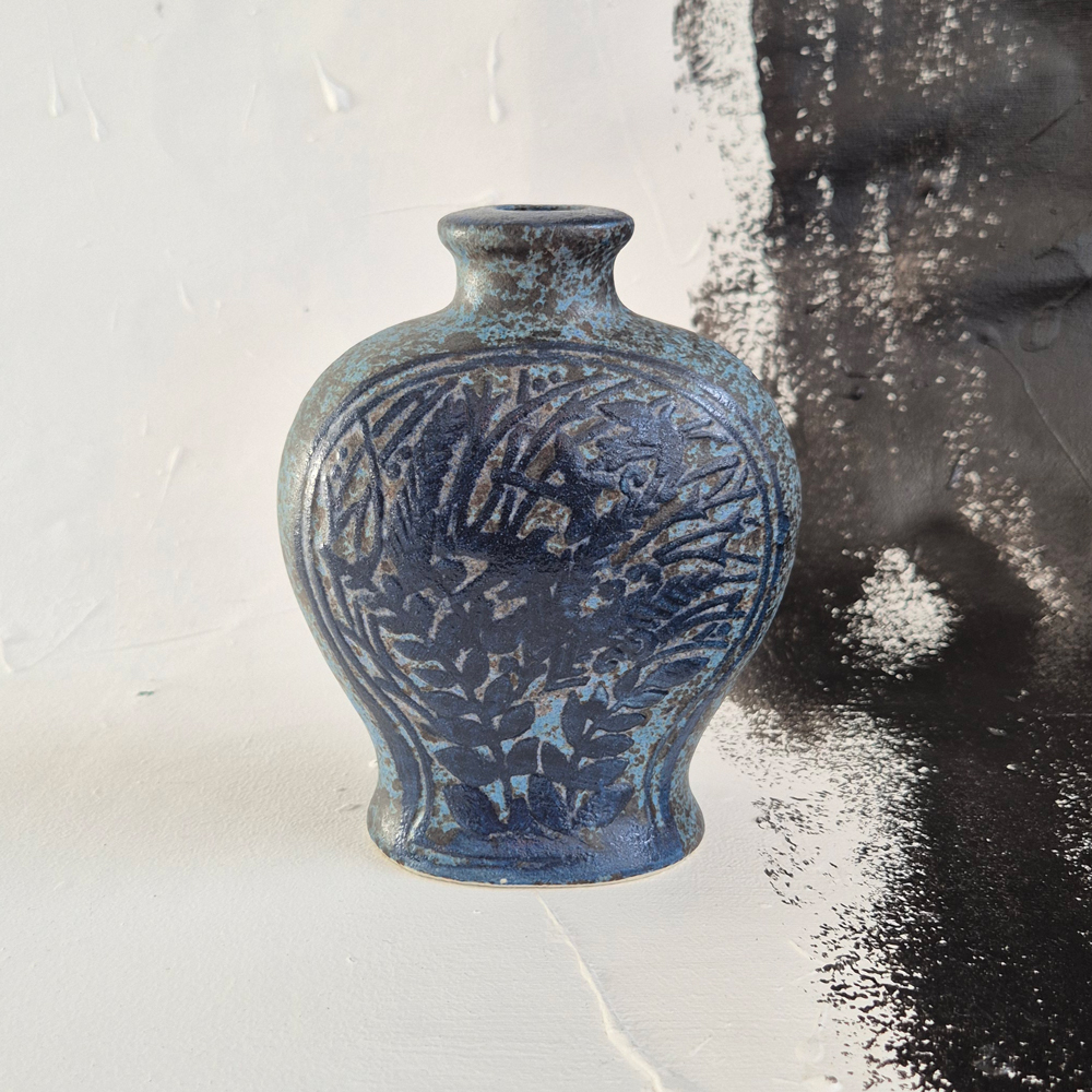 vintage VAS i blåturkost med reliefmönster, Greece, h 15,3 cm