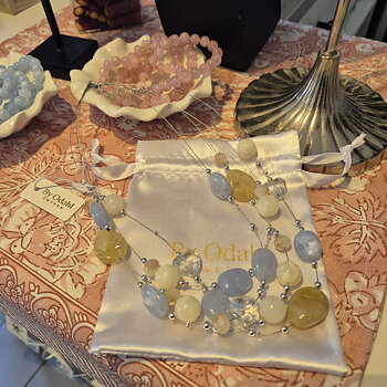 Halsband ljusblå/beige/vit