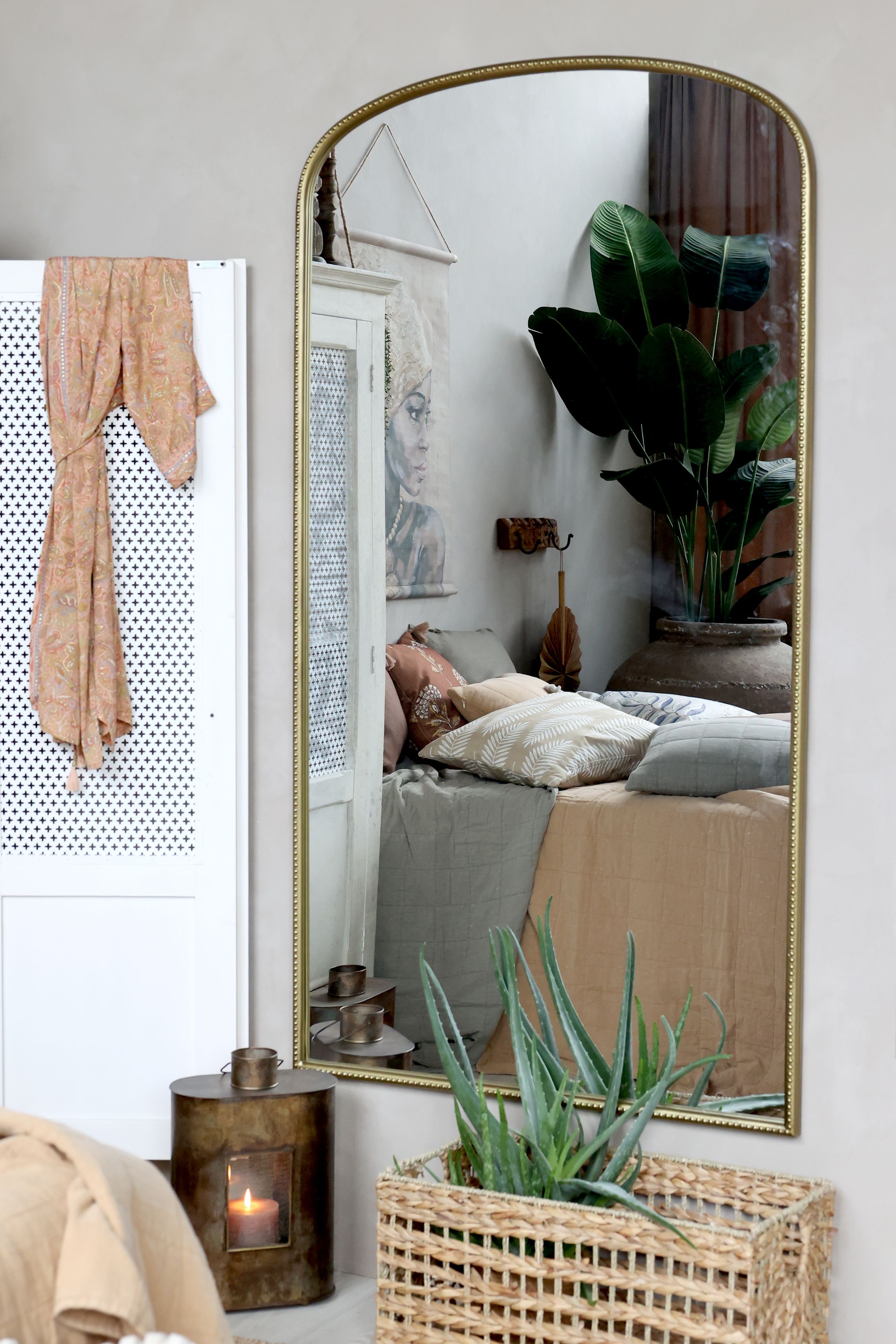 Golvspegel i mässingsfärg från Chic Antique