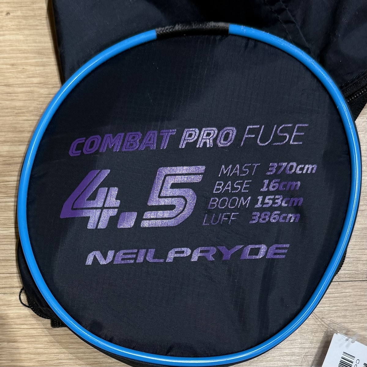 Begagnat vindsurfingsegel 4.5 Neil Pryde Combat Pro Fuse 2025 - 2