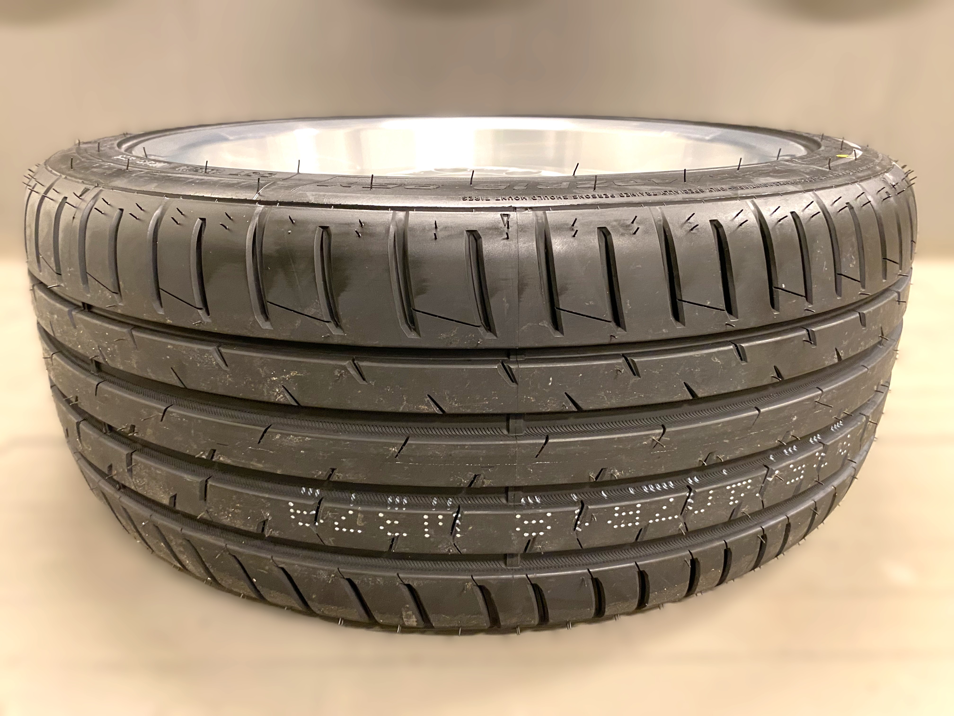 Tyrestretch | 8x18 | 235/40 R18 - 2