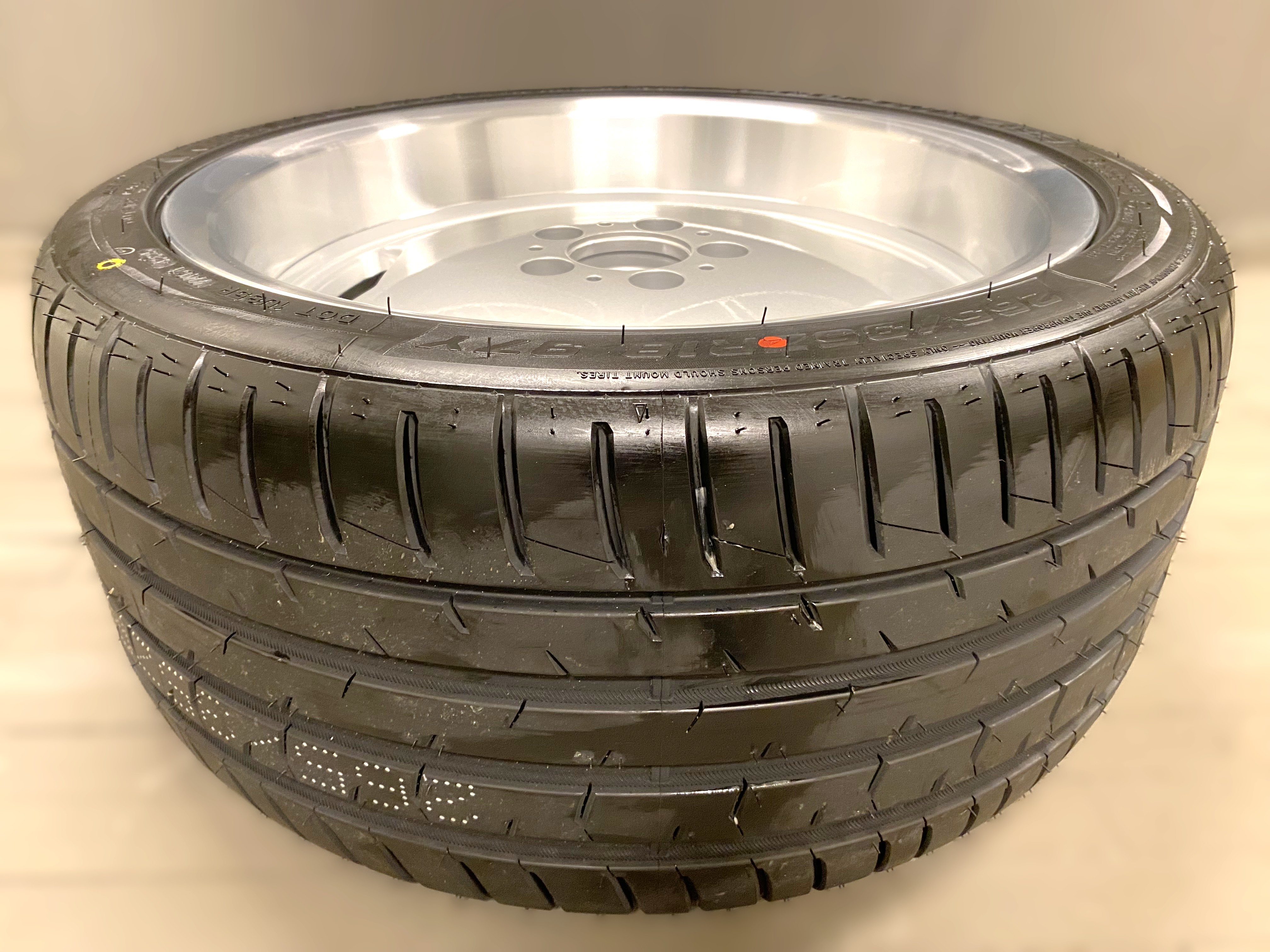 Tyrestretch | 9x18 | 265/35 R18 - 2
