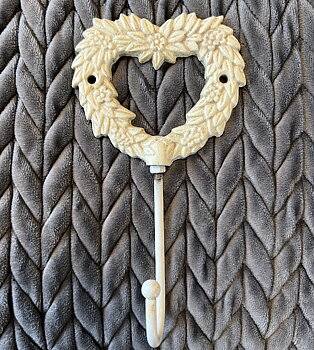 Krok hjärta krans antik-vit metall shabby chic lantlig stil