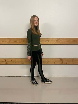 Byxor från Thuono med skogsgrön dekoration