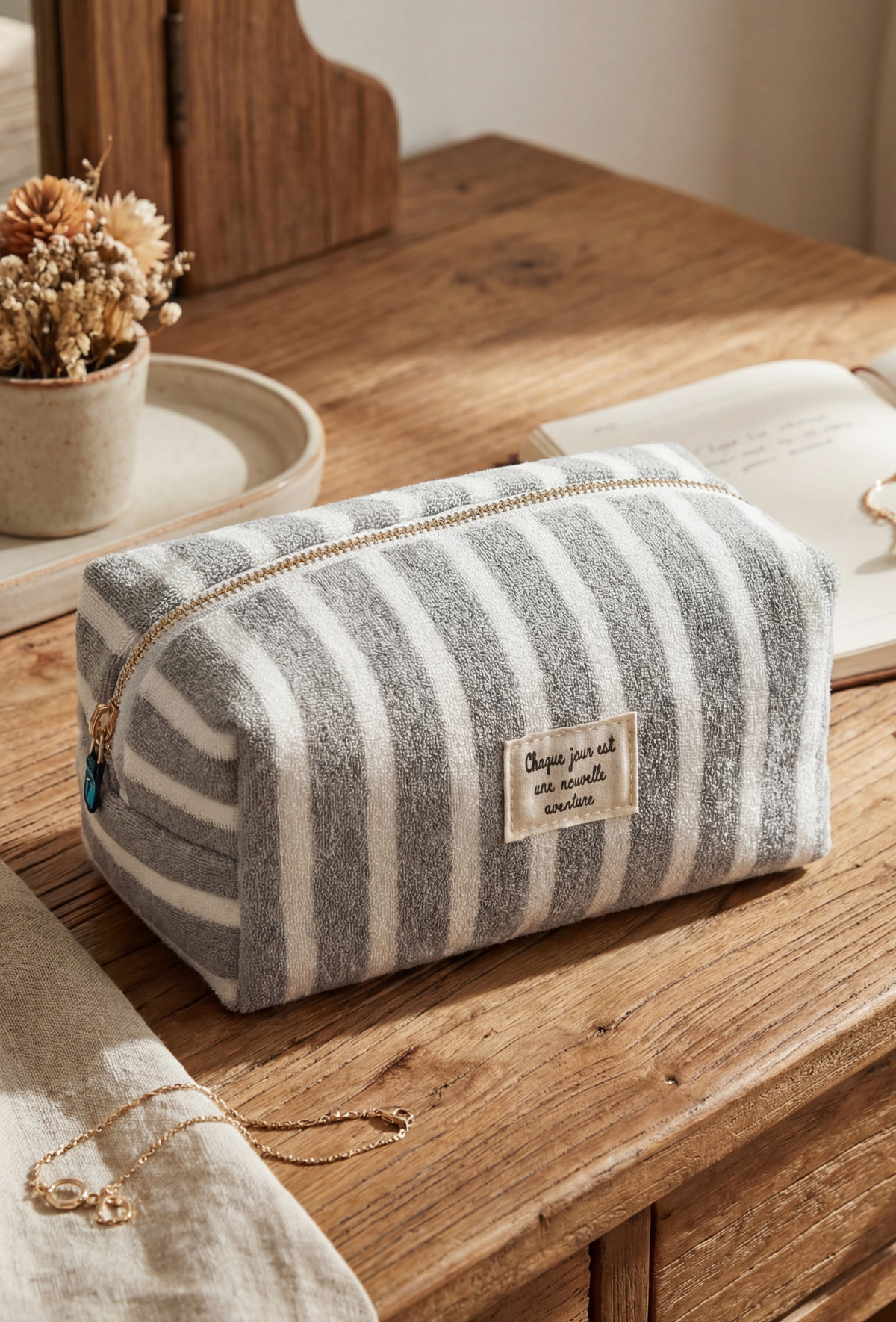 Cosmetic bag stripes grey/white