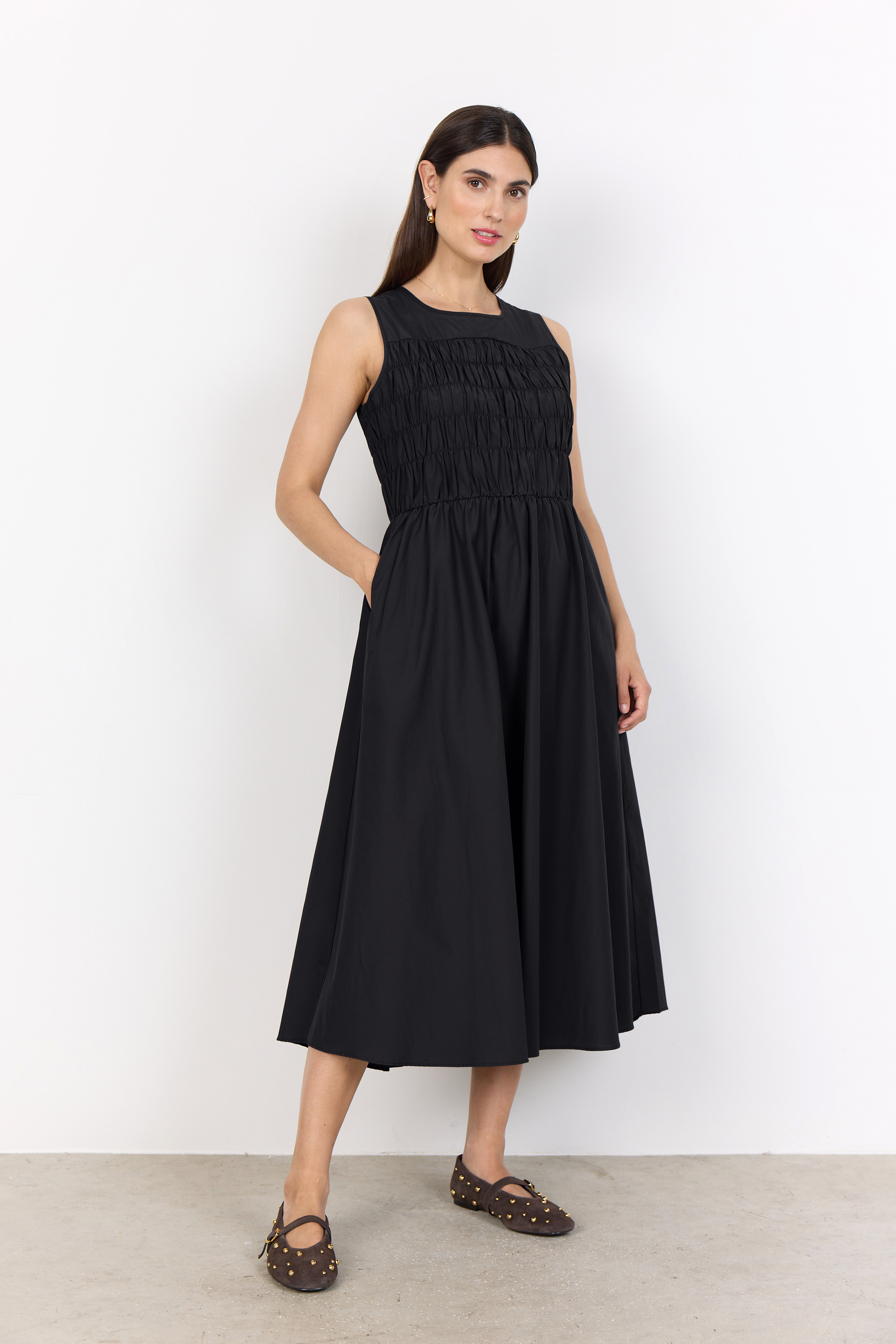 SC-NETTI 107 Dress Svart Klänning med smock