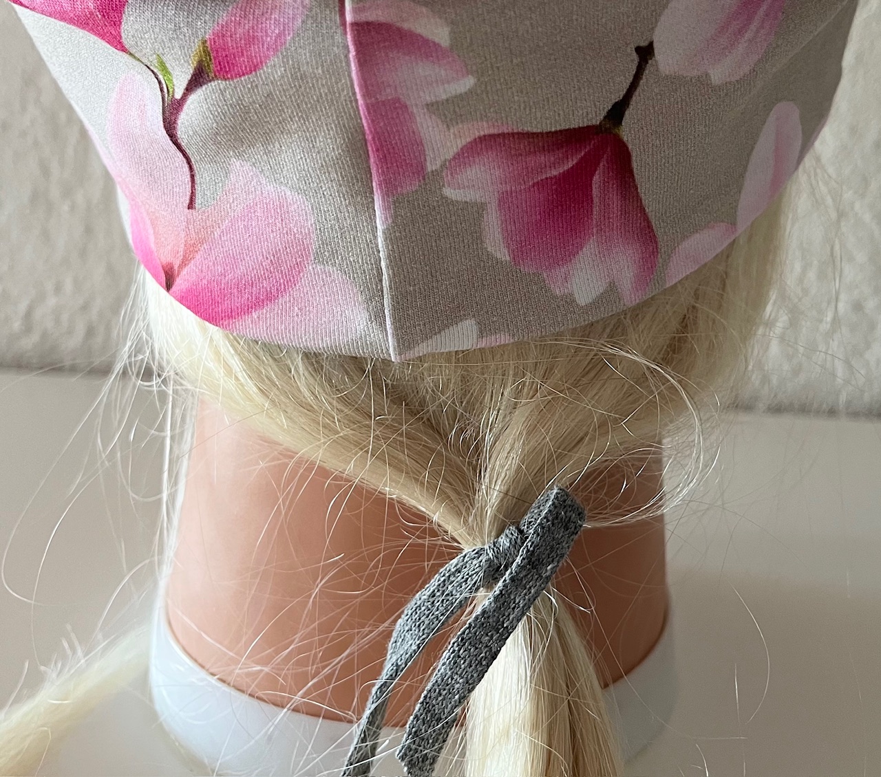 Keps Magnolia med nackhår