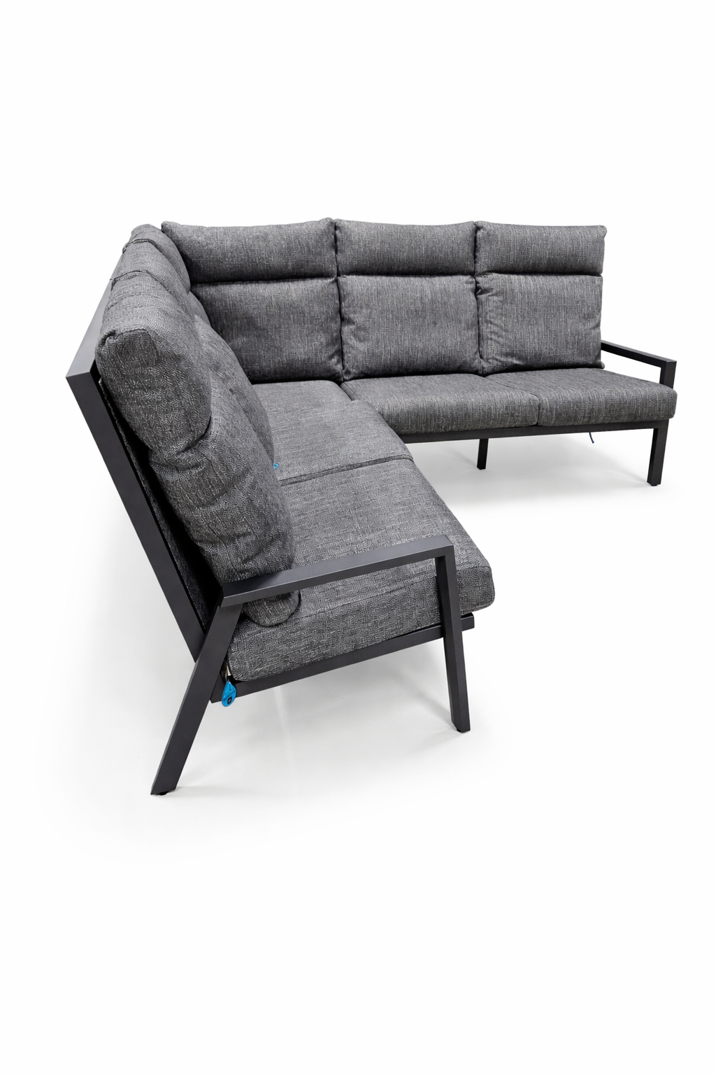 Hörnsoffa i aluminium och antracit för altan, terrass eller uterum med mörkgrå dynor.