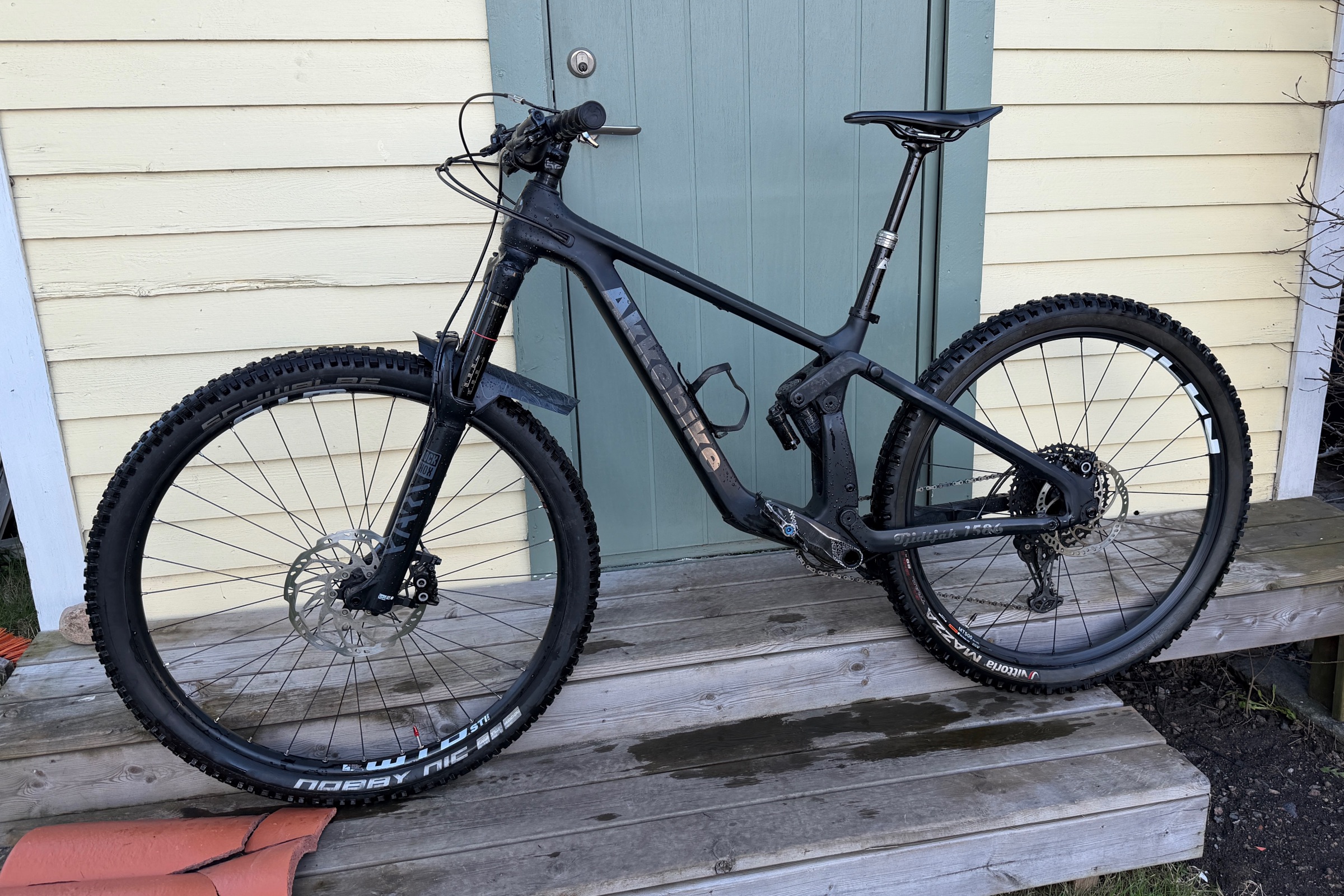Akkebike - Tjidtják 1586 - Storlek medium  - Beg - Såld