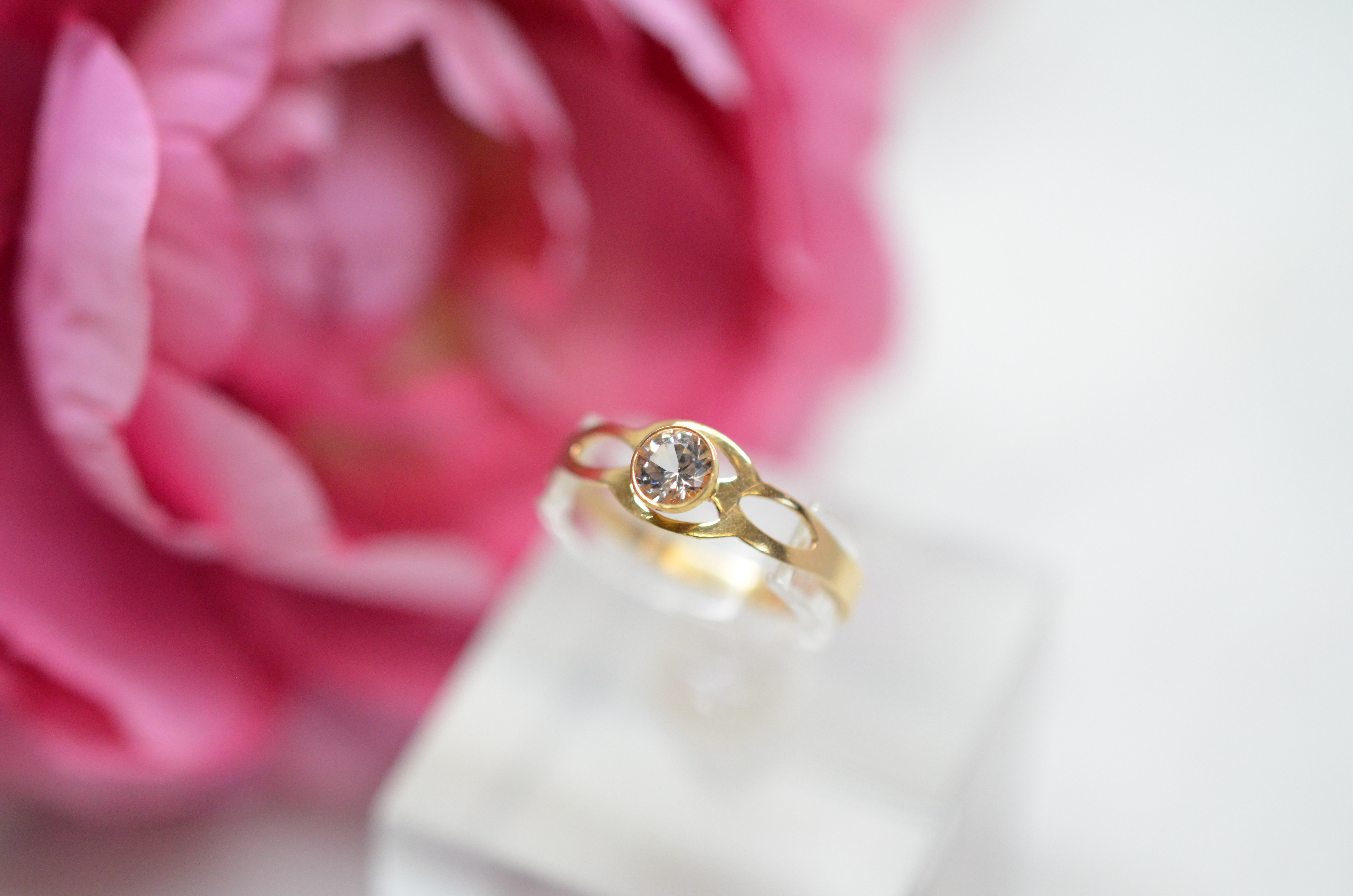 Second Hand 18k ring with cz