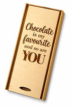 Chokladask i trä – Chocolate is my Favourite and So Are You | Kärlekspresent