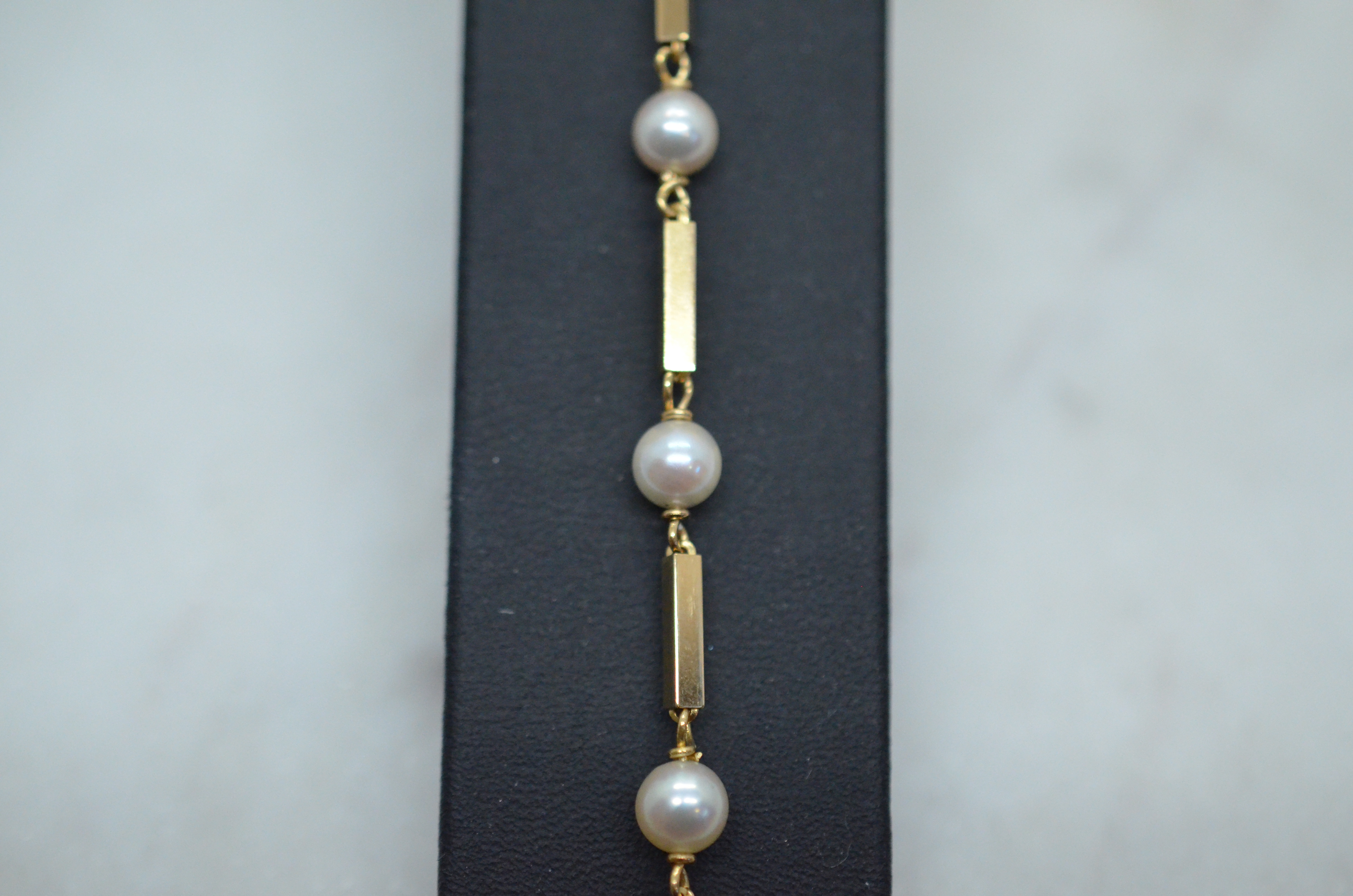 Vintage 18k bracelet with cultured freshwater pearls and rod - 5
