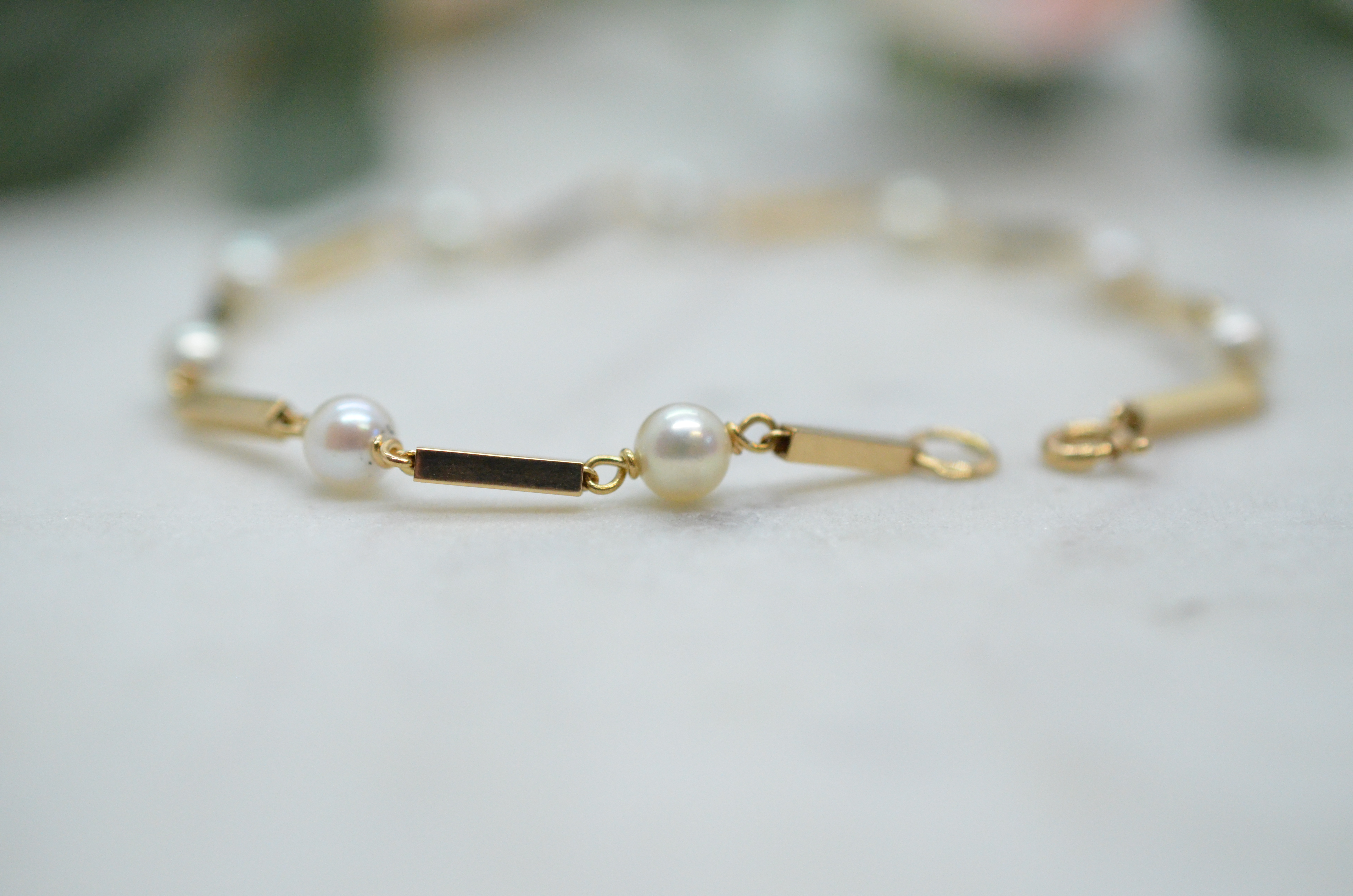 Vintage 18k bracelet with cultured freshwater pearls and rod - 2