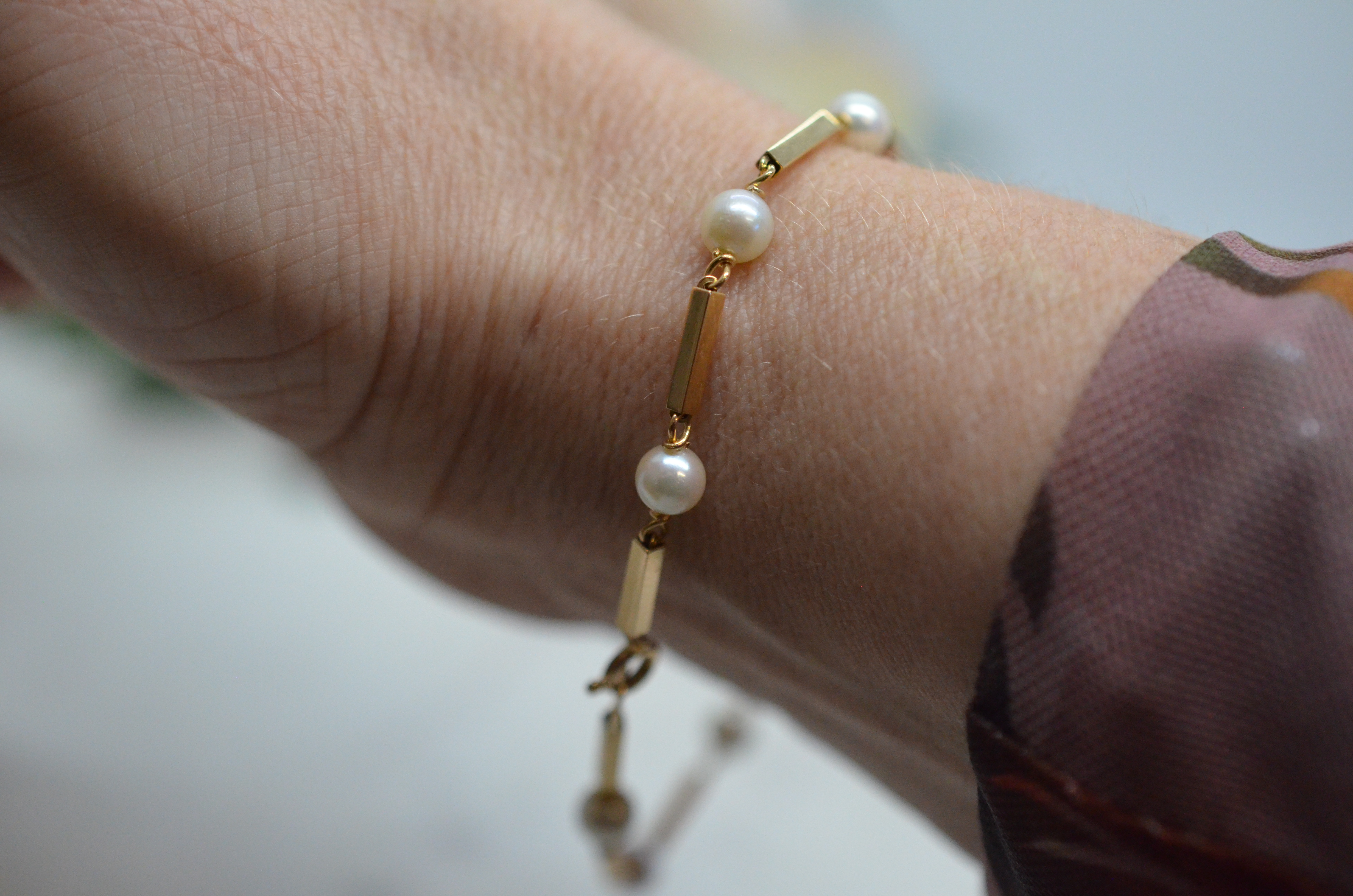Vintage 18k bracelet with cultured freshwater pearls and rod - 4