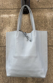 Häftig shoppingkasse i naturgarvatskinn, celeste