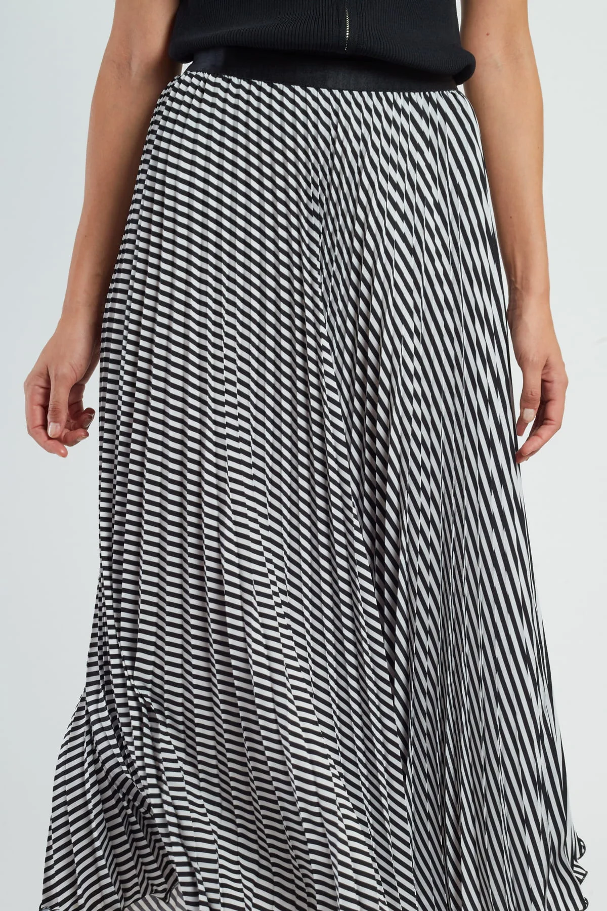 Derhy  - Dalila Plisse Maxi Skirt Black - 2