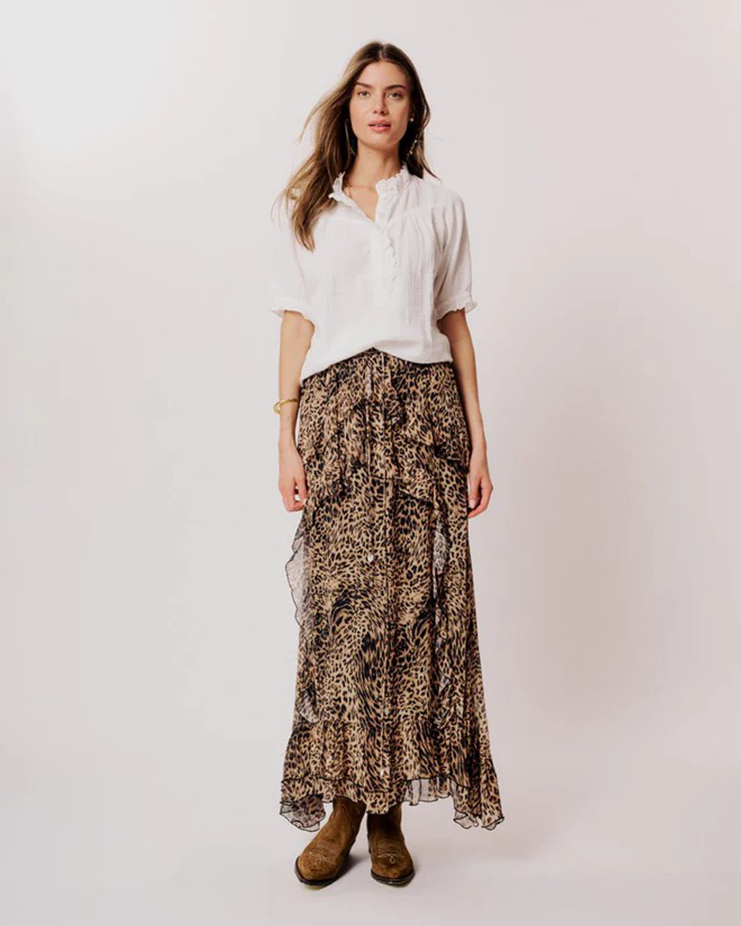 Blus Bryanna volang vid krage vit