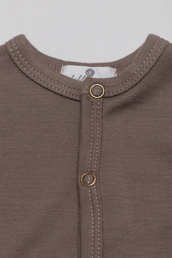  Merionull till baby  bodysuit / overall  från Lille Barn - Valnöt