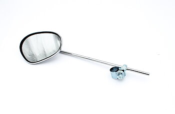 Backspegel fäste runt styret oval.