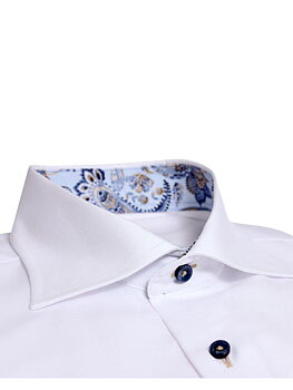 Skjorta vit med infälld print