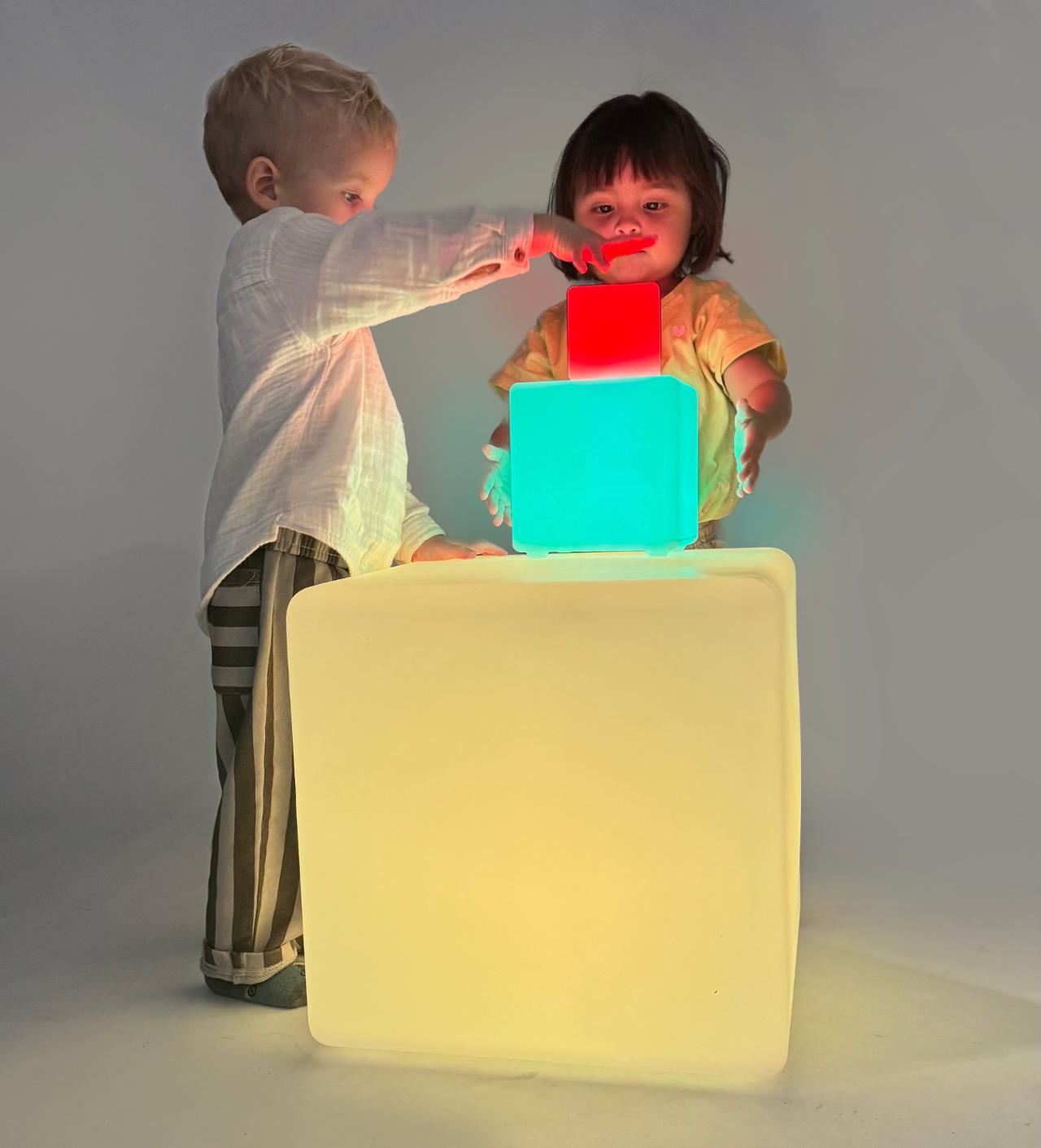 Ljuskub LED 15x15x15cm