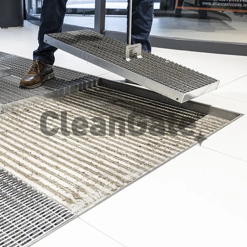 Galler som lyfts upp från en Cleangateinstallation.