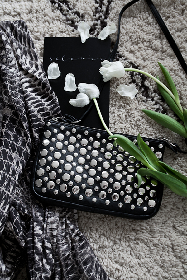 Frontrow - Mollie Snap Sling Black Silver