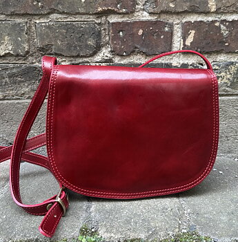Sadelväska i vackert skinn, röd