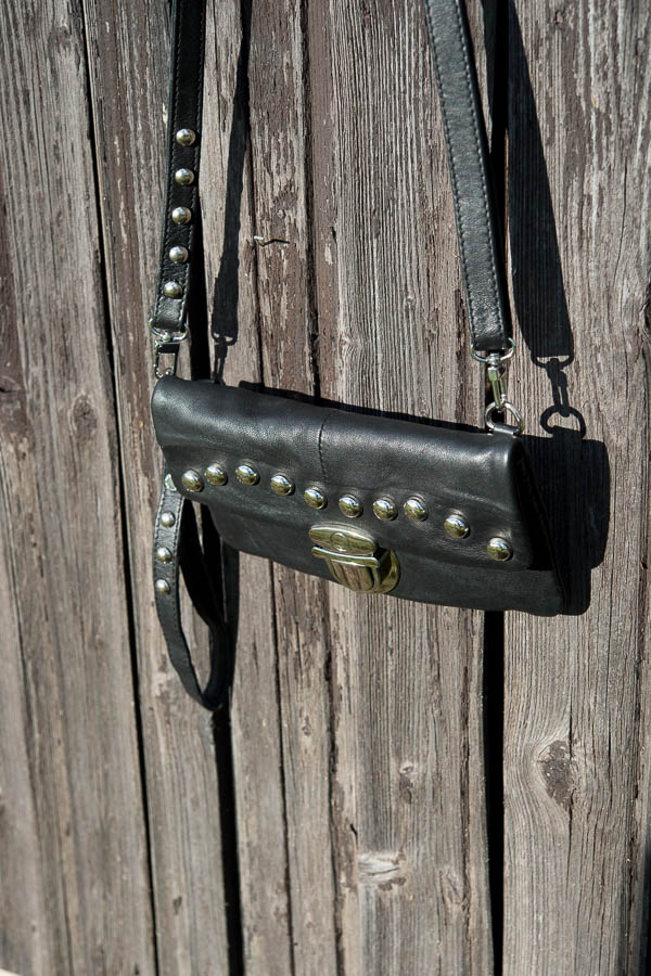 Frontrow Living - Rivet Wave Rustic Black Nappa - 3