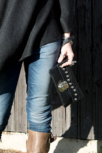 Frontrow Living - Rivet Wave Rustic Black Nappa