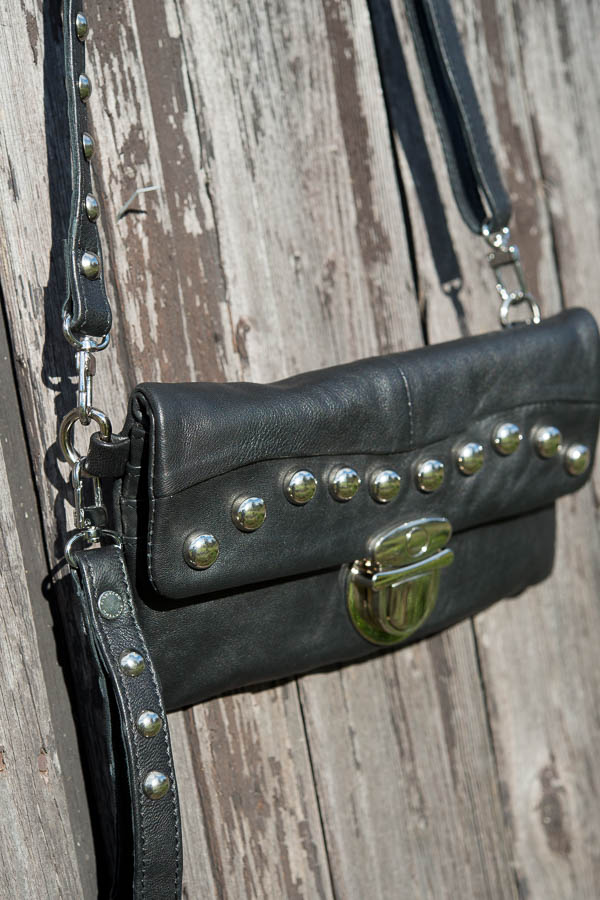 Frontrow Living - Rivet Wave Rustic Black Nappa - 2